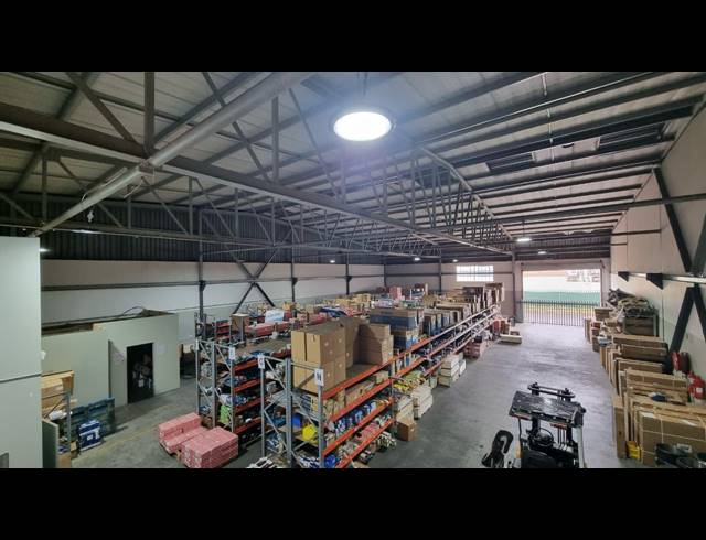 744M² WAREHOUSE TO LET IN JET PARK